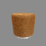 Pouf con struttura interna in legno e base in acciaio satinato